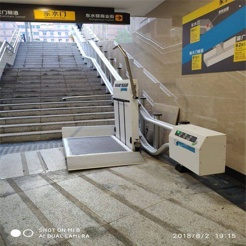 <b>斜掛式無(wú)障礙升降平臺(tái)</b>