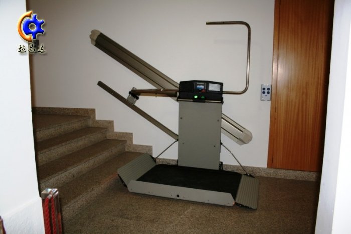 直軌斜掛式輪椅升降平臺 直軌斜掛式輪椅升降平臺